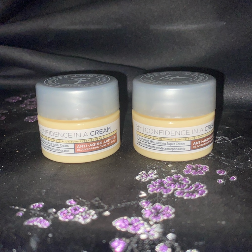 🎄 IT Cosmetics Confidence In A Cream